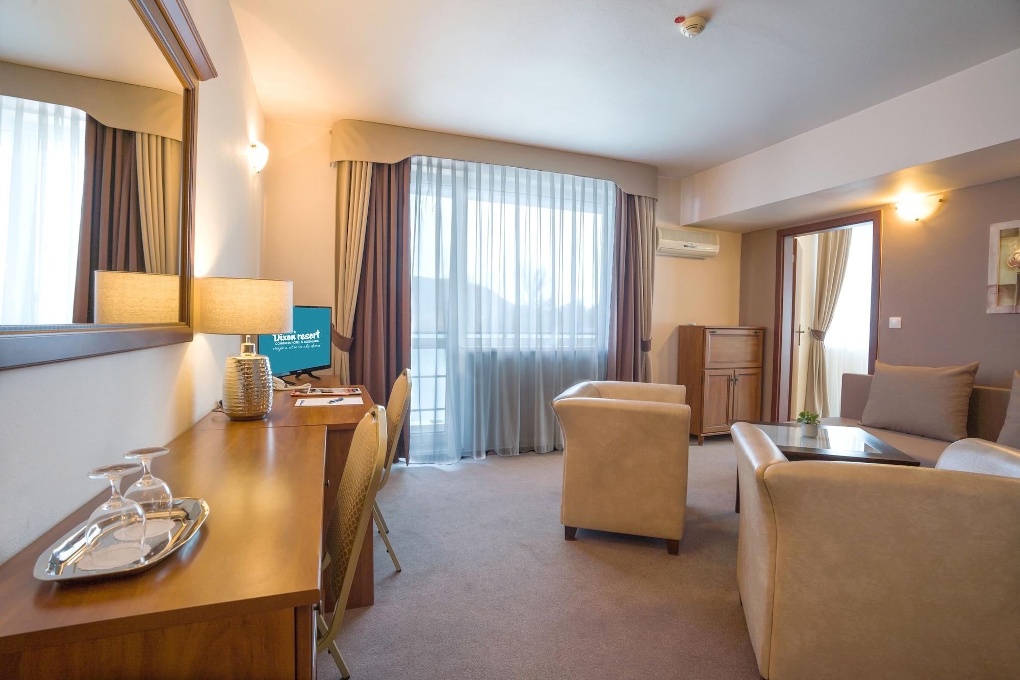 Hotel Dixon So Vstupom Do Bazena A Virivky Zdarma - Free Entrance To Pool And Jacuzzi Included Banska Bystrica Luaran gambar