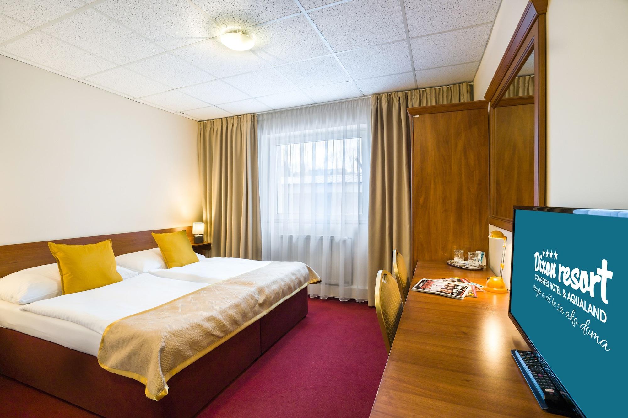 Hotel Dixon So Vstupom Do Bazena A Virivky Zdarma - Free Entrance To Pool And Jacuzzi Included Banska Bystrica Luaran gambar
