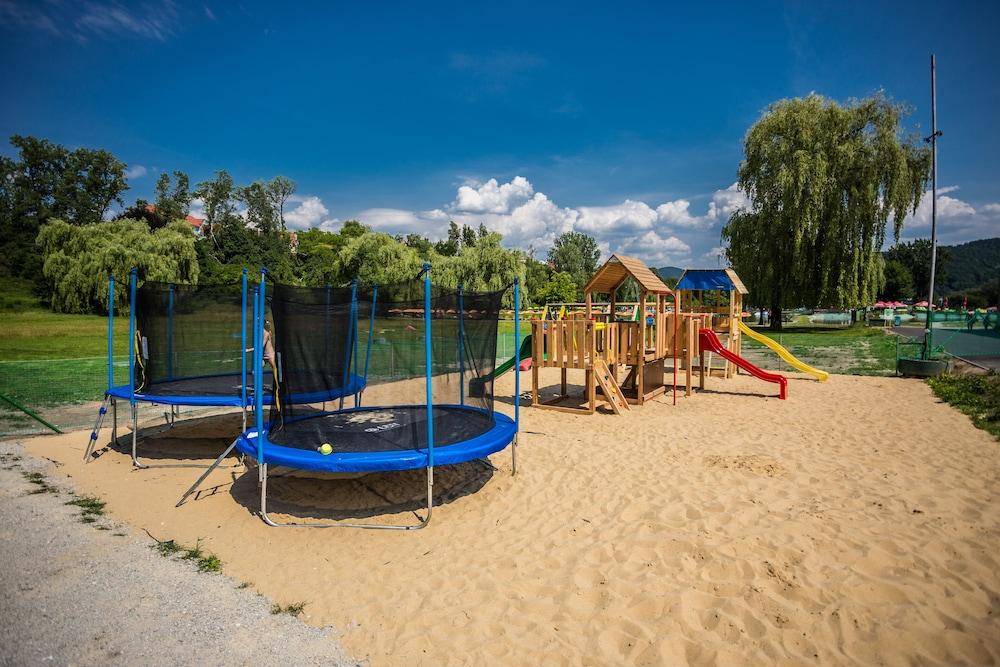 Hotel Dixon So Vstupom Do Bazena A Virivky Zdarma - Free Entrance To Pool And Jacuzzi Included Banska Bystrica Luaran gambar