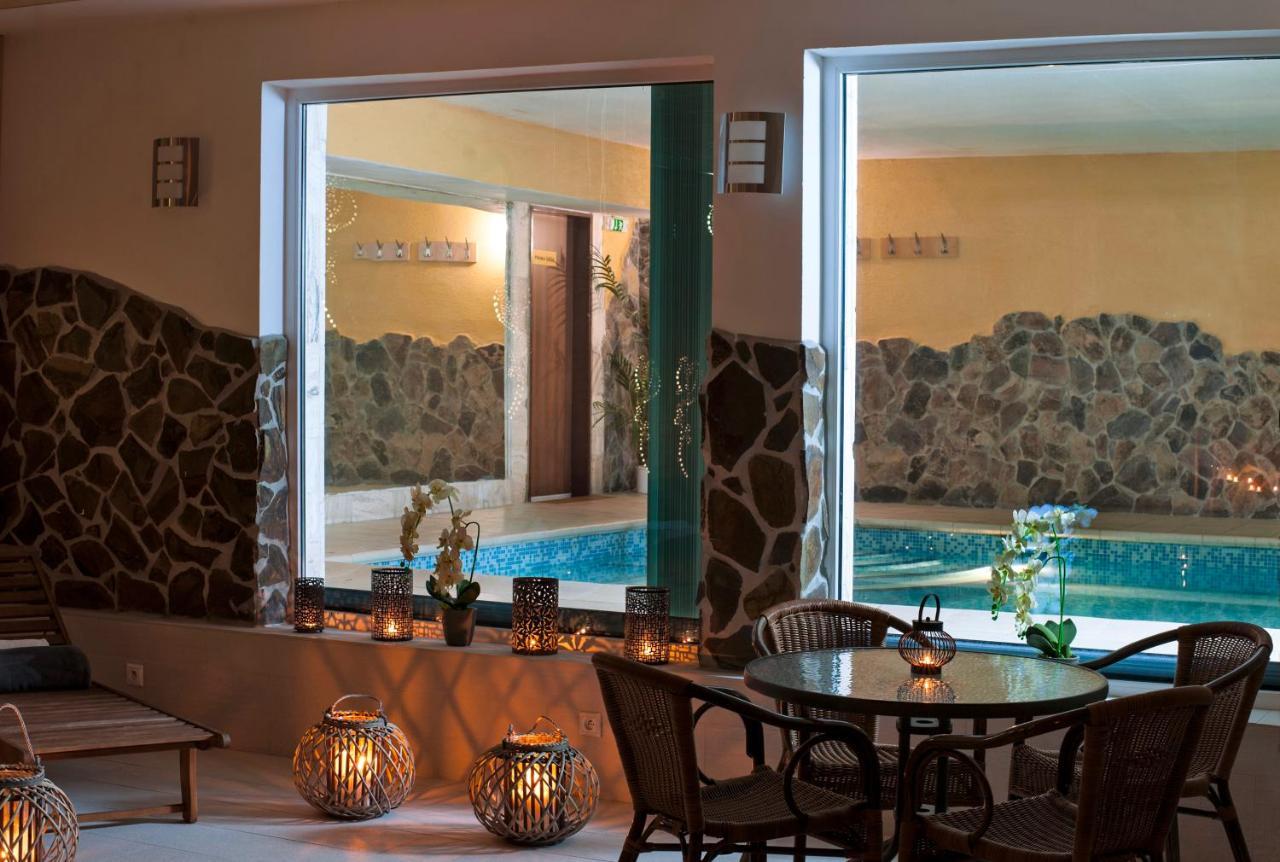 Hotel Dixon So Vstupom Do Bazena A Virivky Zdarma - Free Entrance To Pool And Jacuzzi Included Banska Bystrica Luaran gambar
