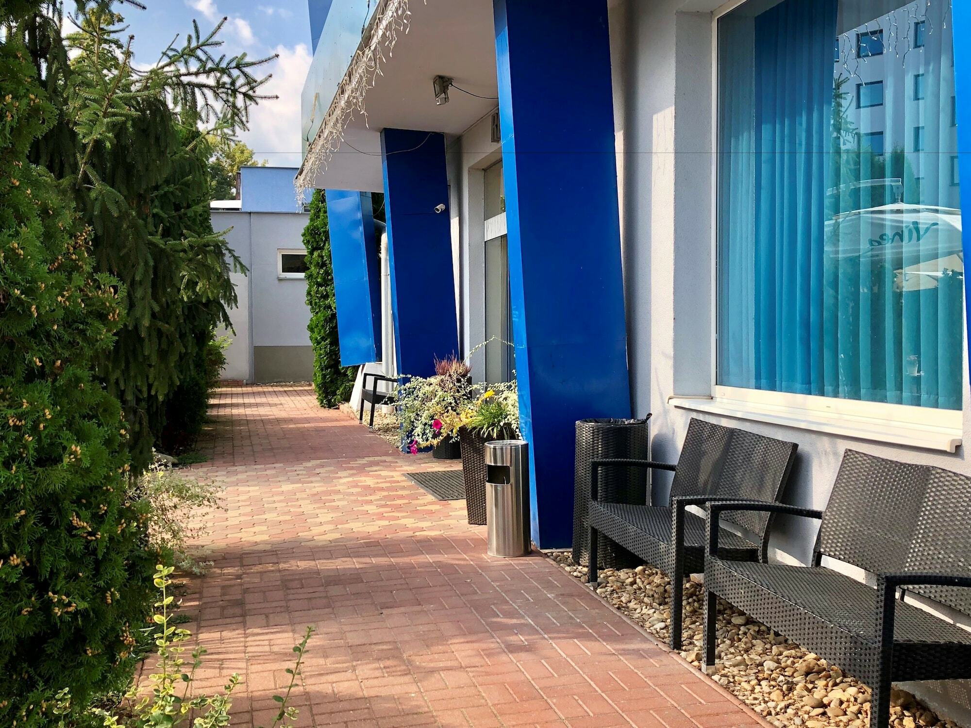 Hotel Dixon So Vstupom Do Bazena A Virivky Zdarma - Free Entrance To Pool And Jacuzzi Included Banska Bystrica Luaran gambar