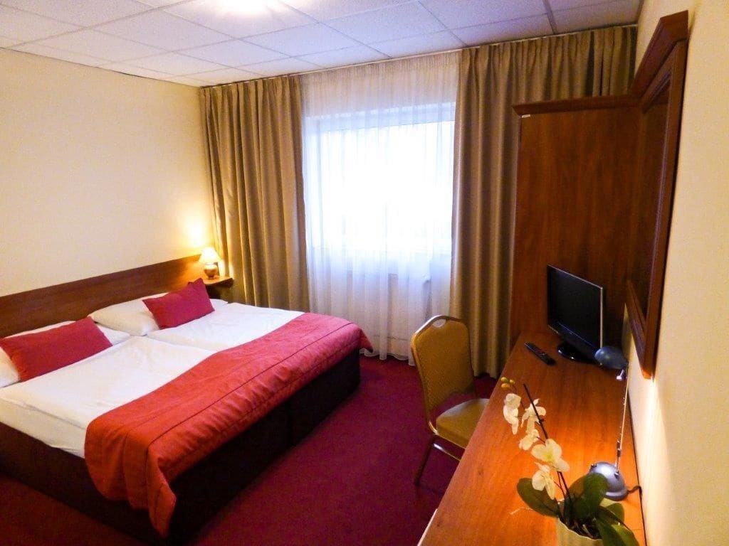 Hotel Dixon So Vstupom Do Bazena A Virivky Zdarma - Free Entrance To Pool And Jacuzzi Included Banska Bystrica Luaran gambar