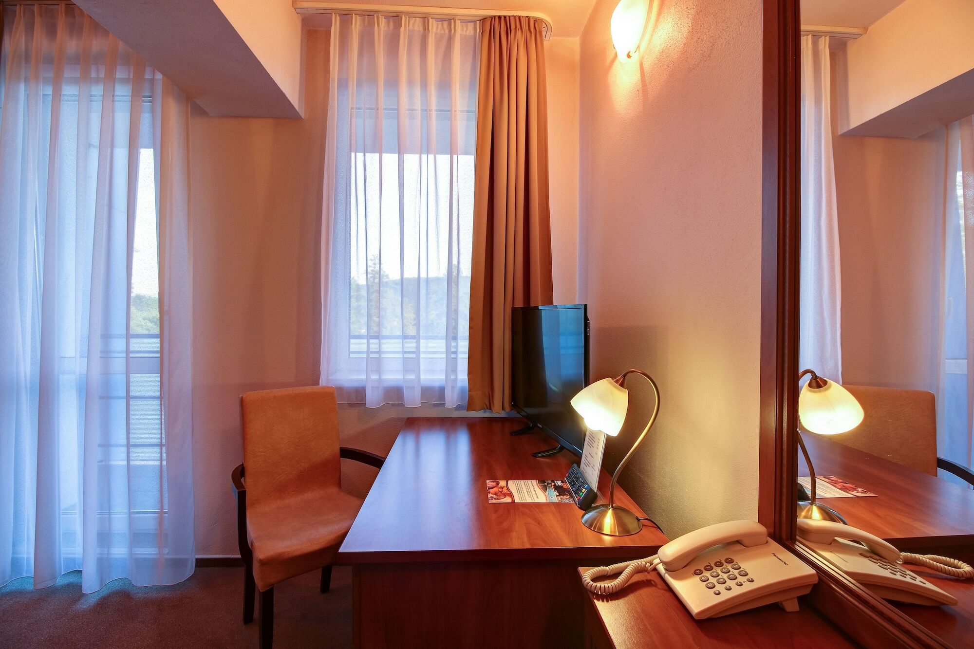 Hotel Dixon So Vstupom Do Bazena A Virivky Zdarma - Free Entrance To Pool And Jacuzzi Included Banska Bystrica Luaran gambar