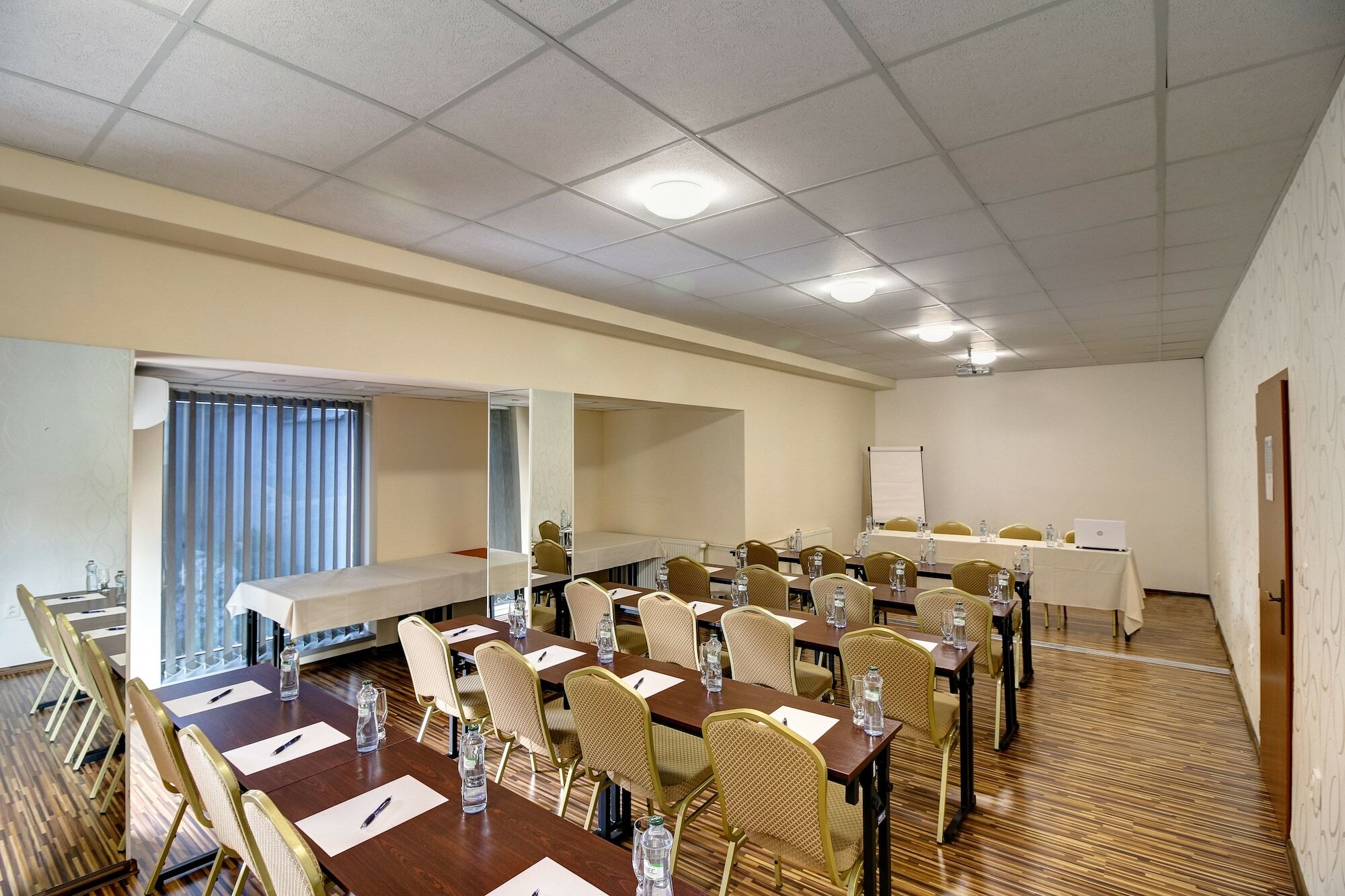 Hotel Dixon So Vstupom Do Bazena A Virivky Zdarma - Free Entrance To Pool And Jacuzzi Included Banska Bystrica Luaran gambar